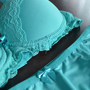 Conjunto com Bojo em Microfibra e Renda Verde