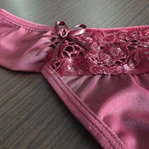 Calcinha Monara Especial em Tule Bordado Vinho