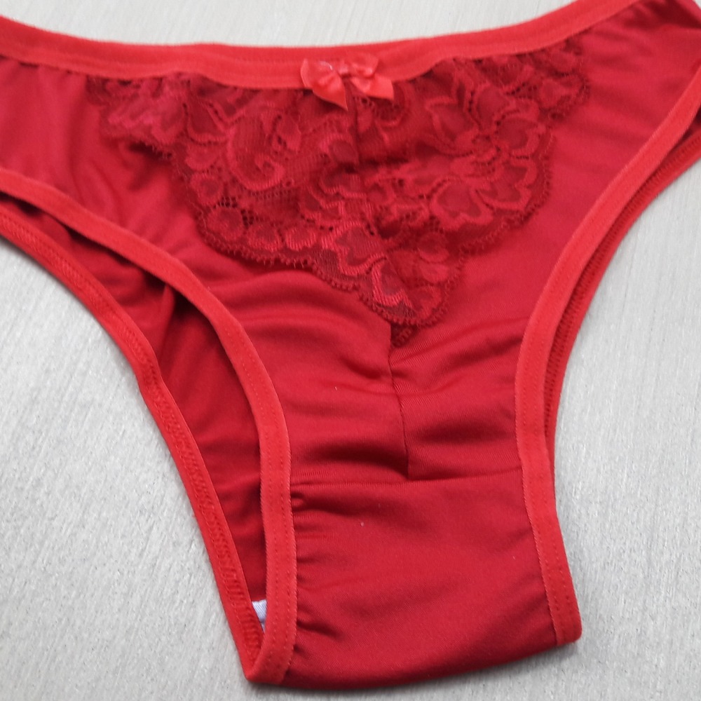 Calcinha em Microfibra com Detalhe em Renda Vermelho