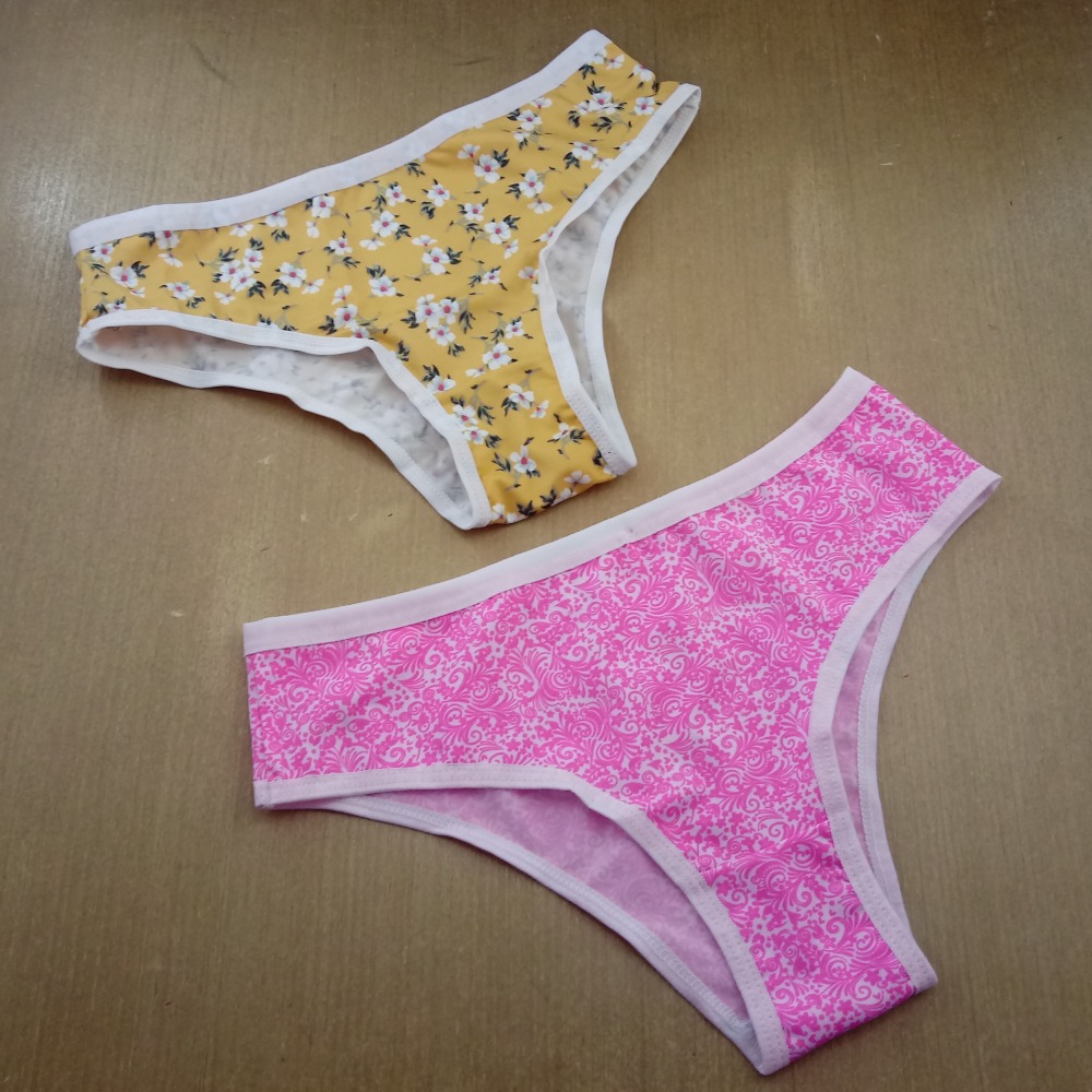 Calcinha em Microfibra Estampada Viés Branco/ Estampas Variadas