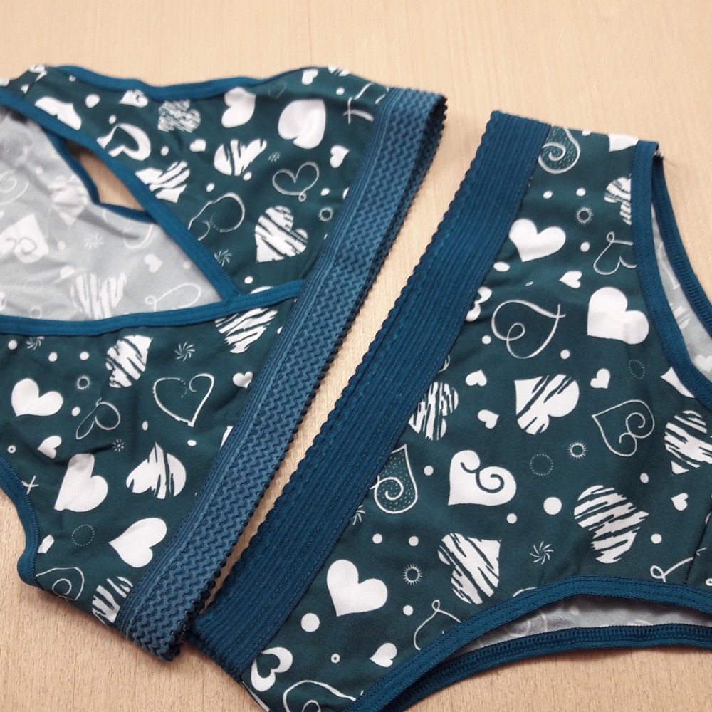 Conjunto Infantil de Romantic Estampado com Elástico Birm  Viés Verde Pavão/ Estampas Variadas