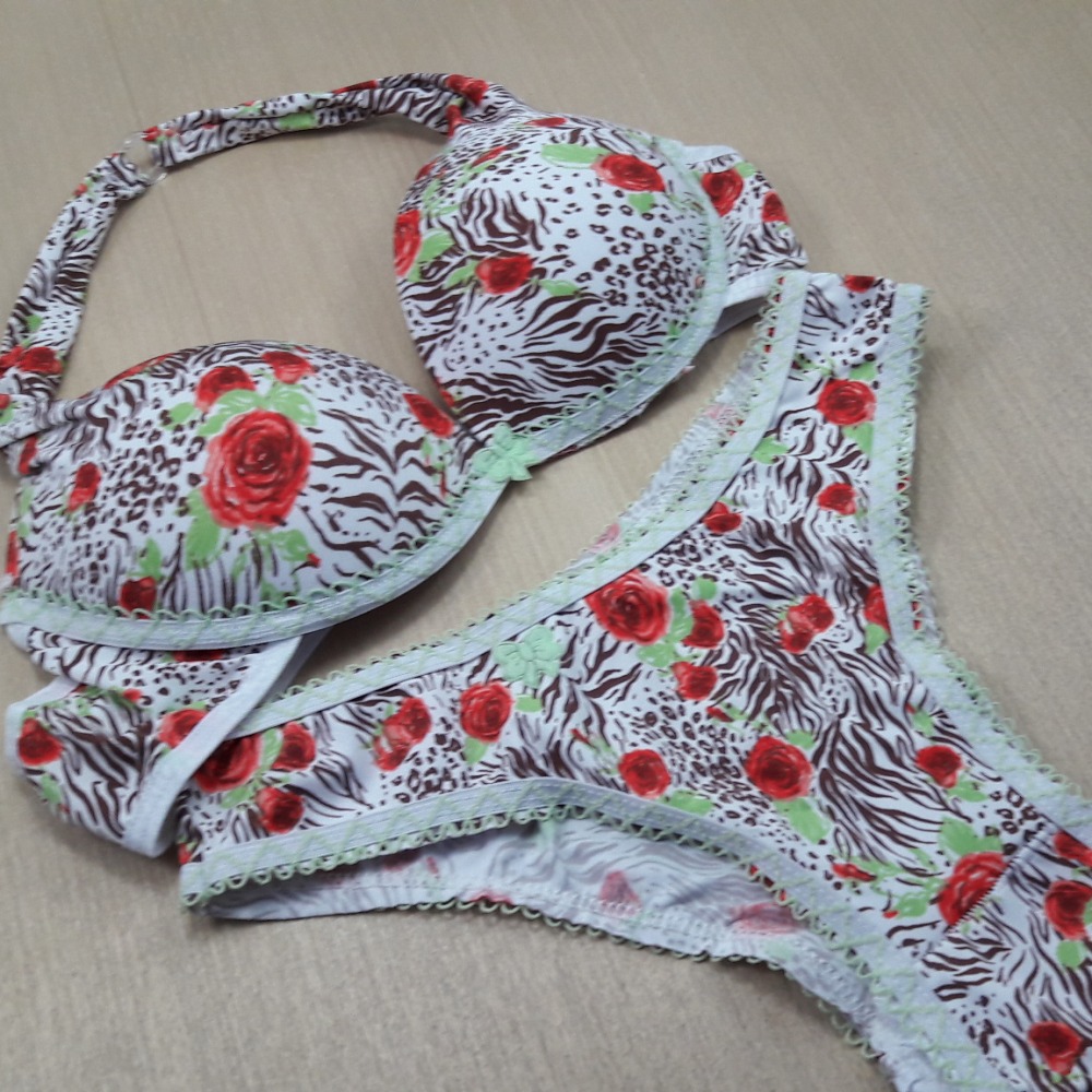 Conjunto Infantil Frente Única Onça/ Floral Vermelho e Verde
