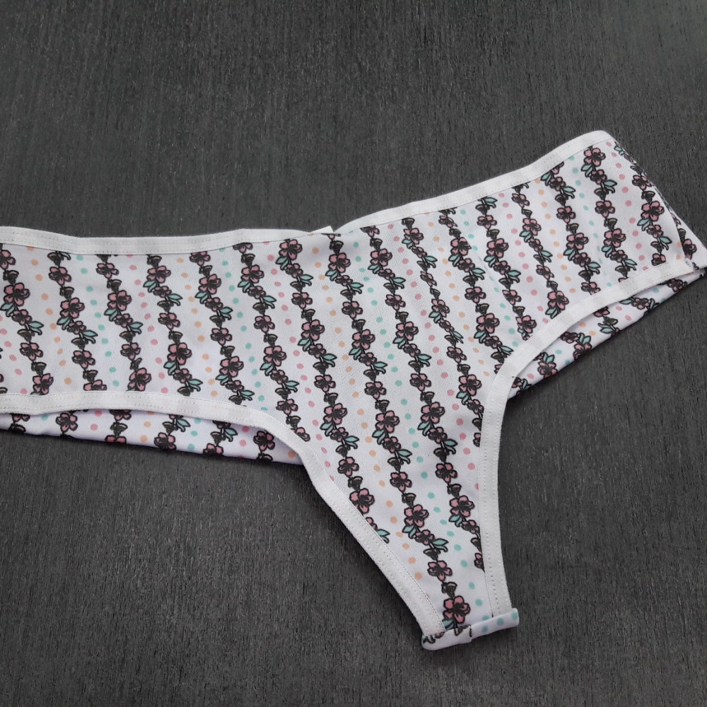 Tanga Estampada Viés Branco/ Floral Rosa e Verde