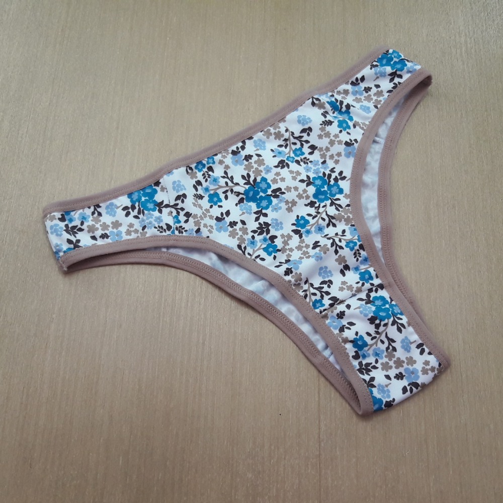 Calcinha Floral Viés Chocolate/ Floral Azul e Marrom