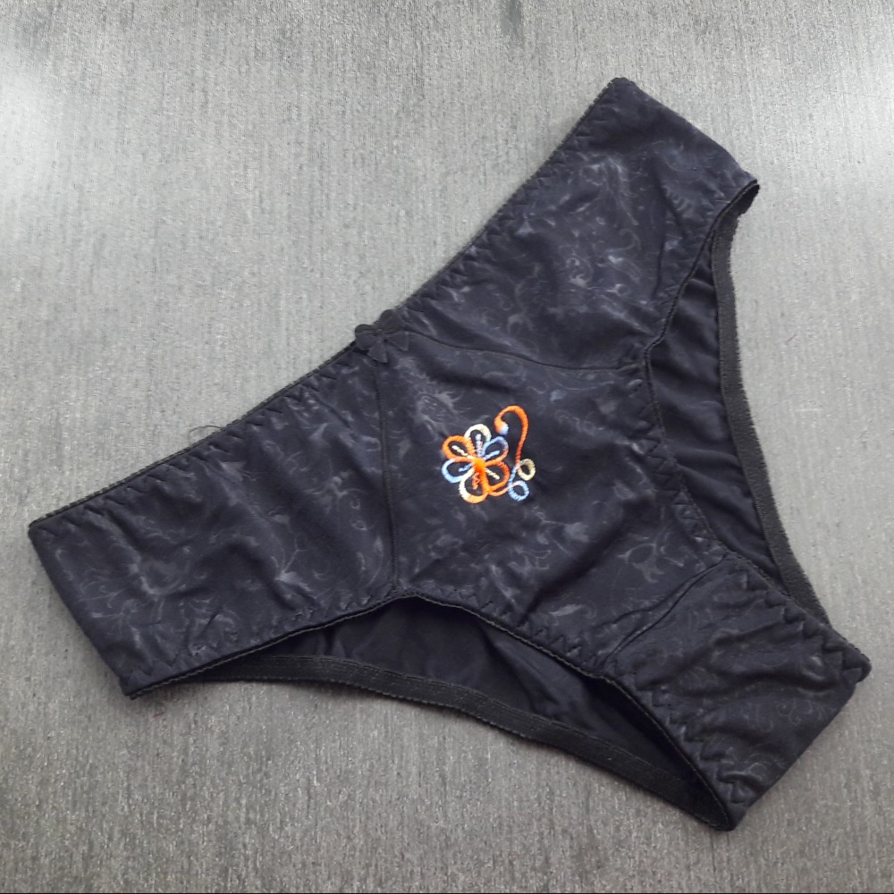 Calça Bordada Preto