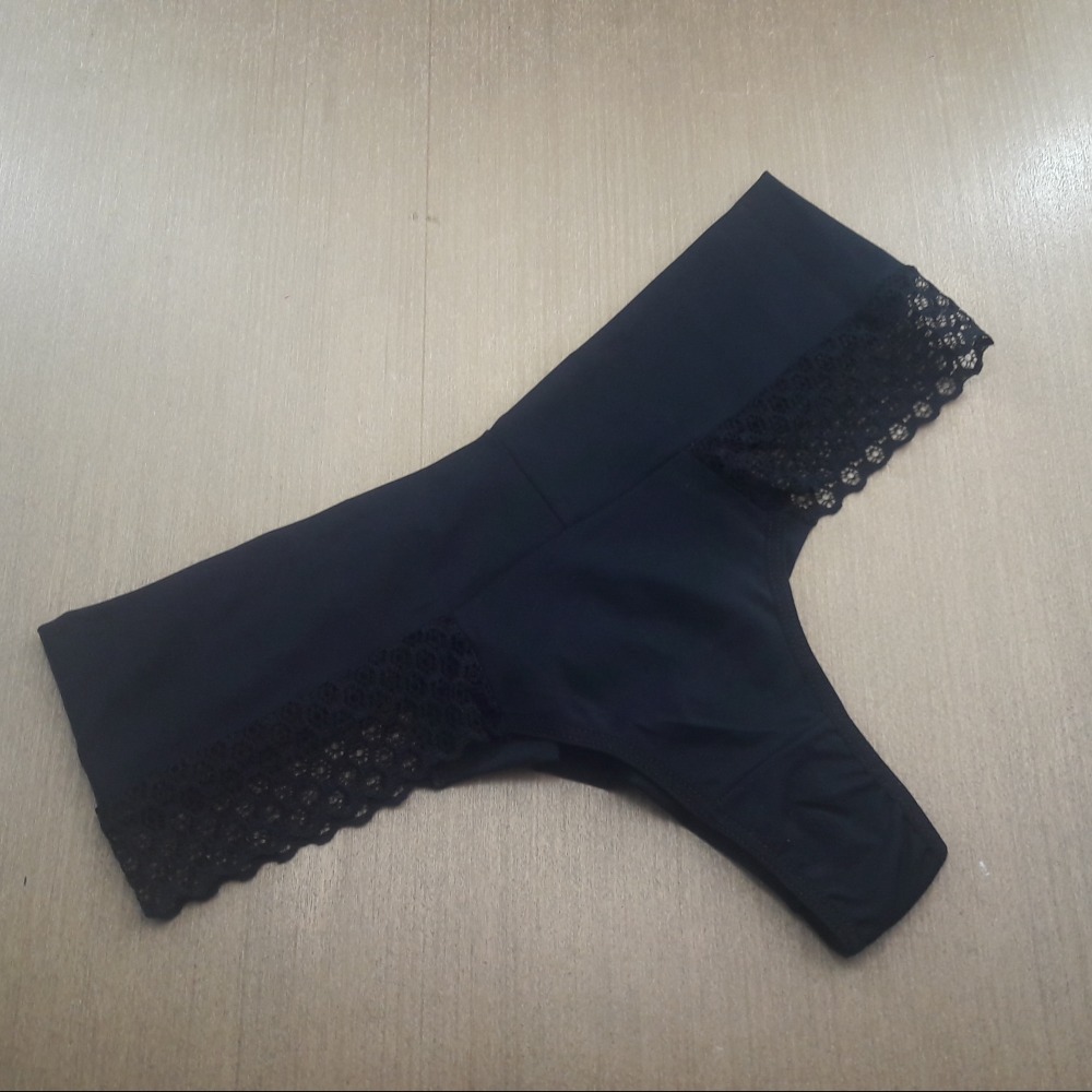 Tanga Fio Duplo Detalhe em Renda Preto