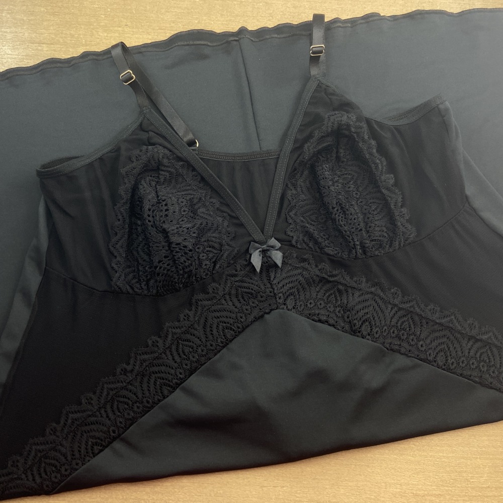 Camisola Plus Size Detalhe em Renda Preto