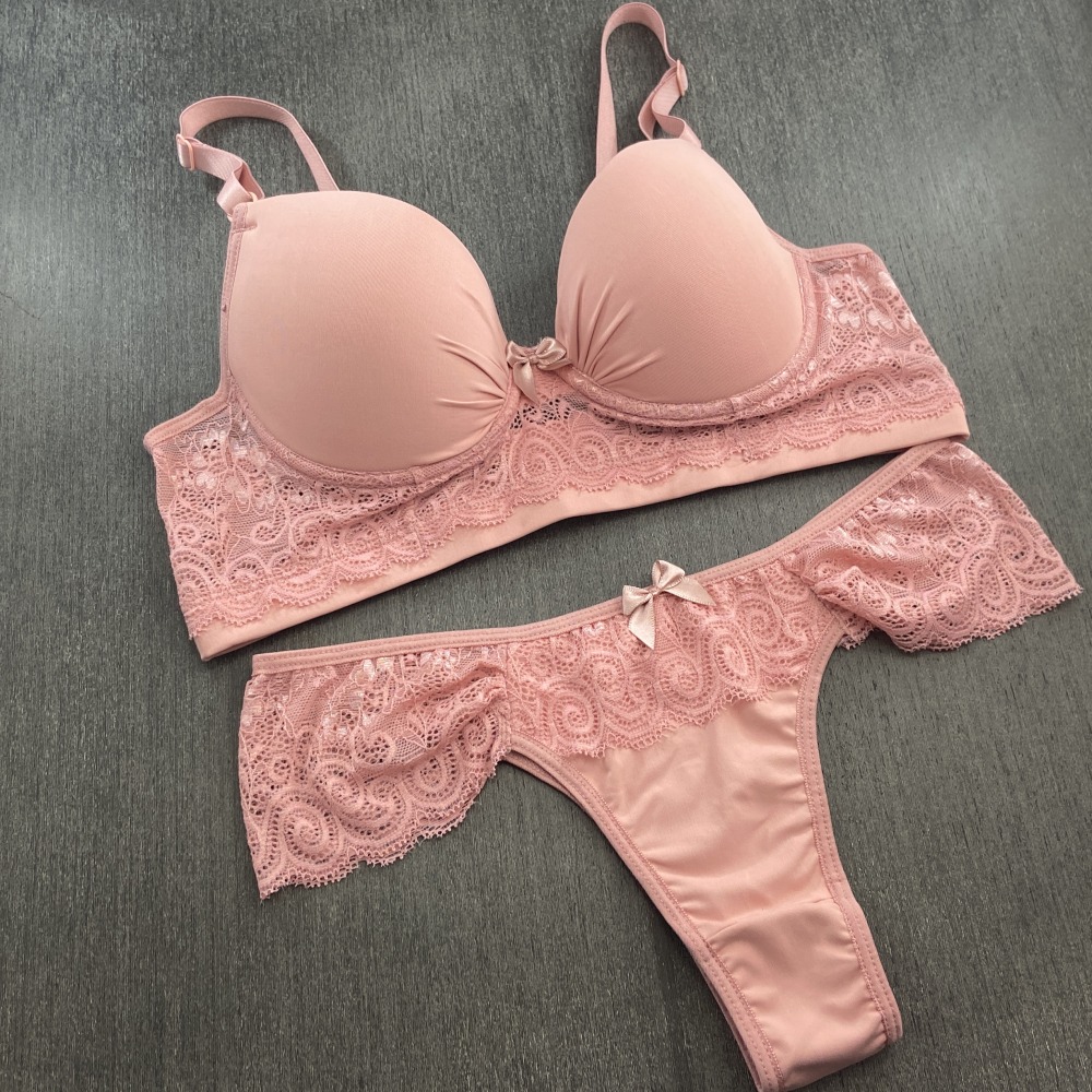 Conjunto com Bojo e Renda Romance