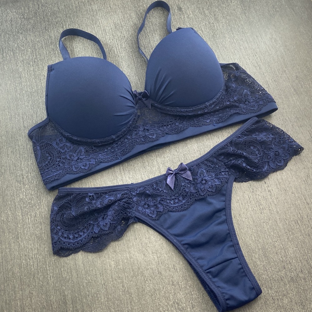 Conjunto com Bojo e Renda Azul Marinho