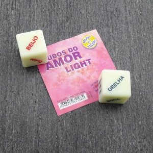 Dados do Amor Light Brilham no Escuro