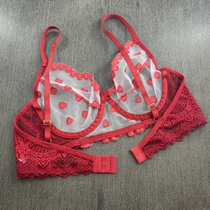 Conjunto de Lingerie Romntica em Renda e Guipir Bordado com Coraes